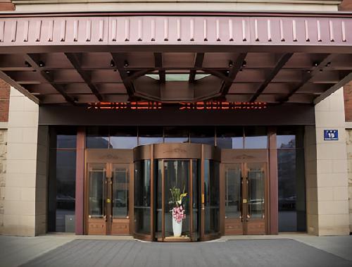 銅門實(shí)景工程案例08